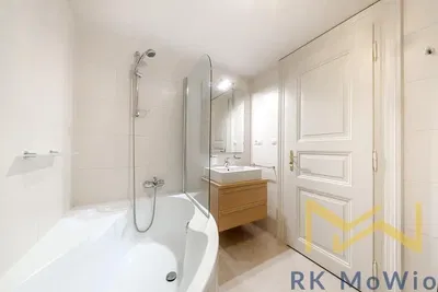 Living room; wood floor, natural light, modern style