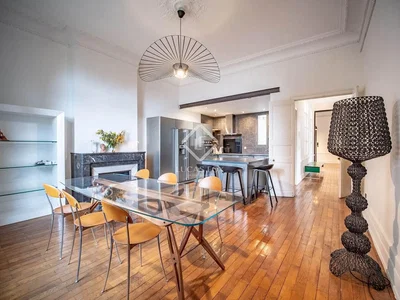 مطبخ; أجهزة المطبخ, أرضية خشبية, ضوء طبيعي, أسلوب عصري