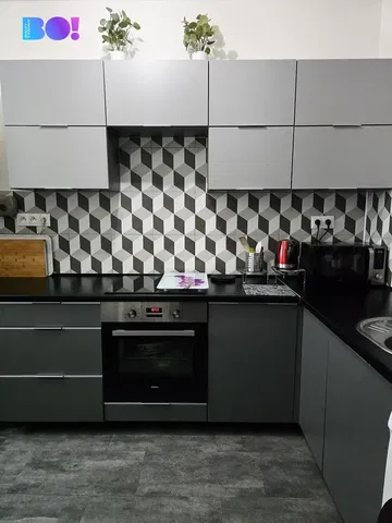 Σαλόνι; ξύλινο πάτωμα, φυσικό φως, μοντέρνο στυλ, ψηλά ταβάνια