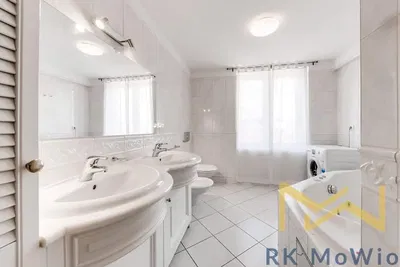 Salon; podłoga drewniana, światło dzienne, styl nowoczesny