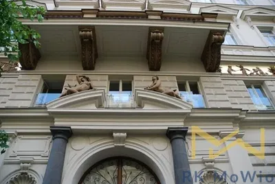 Salon; podłoga drewniana, światło dzienne, styl nowoczesny