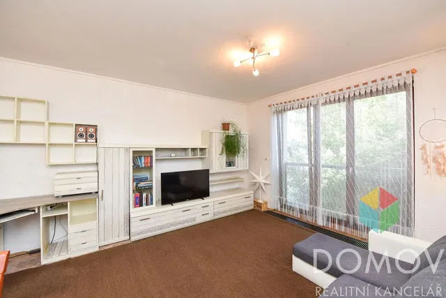 Kuchnia; sprzęt kuchenny, podłoga drewniana, światło dzienne, styl nowoczesny