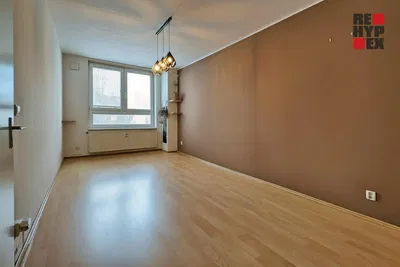 Wohnzimmer; holzboden, tageslicht, moderner stil