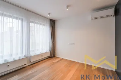 Küche; küchengeräte, holzboden, tageslicht, moderner stil