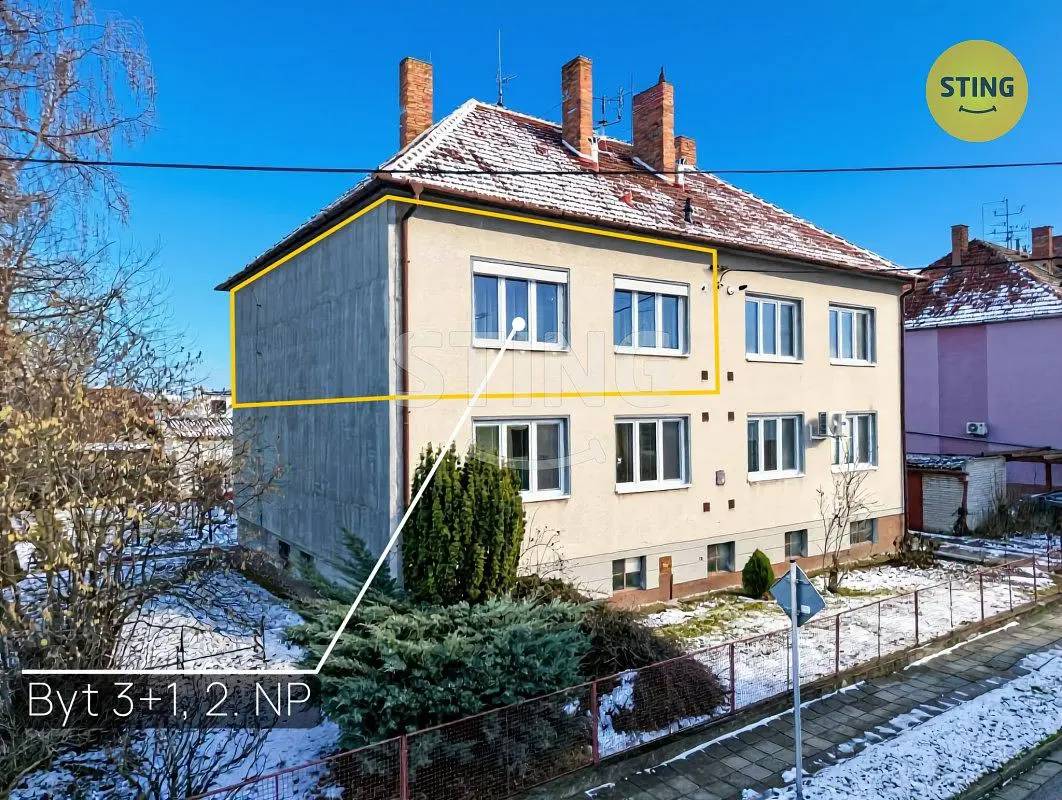 Кухня; кухненски уреди, дървен под, естествена светлина, модерен стил