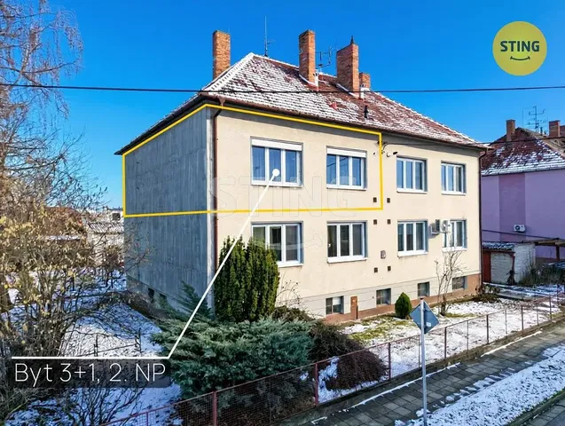 Кухня; кухненски уреди, дървен под, естествена светлина, модерен стил