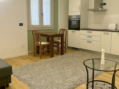 Küche; küchengeräte, holzboden, tageslicht, moderner stil