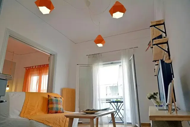 Küche; küchengeräte, holzboden, tageslicht, moderner stil