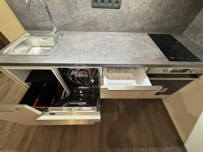 Кухня; кухненски уреди, дървен под, естествена светлина, модерен стил