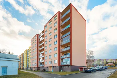 Хол; дървен под, естествена светлина, модерен стил