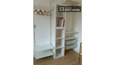 Küche; küchengeräte, holzboden, tageslicht, moderner stil