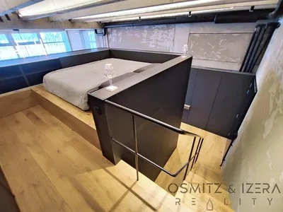 Living room; wood floor, natural light, modern style, high ceiling