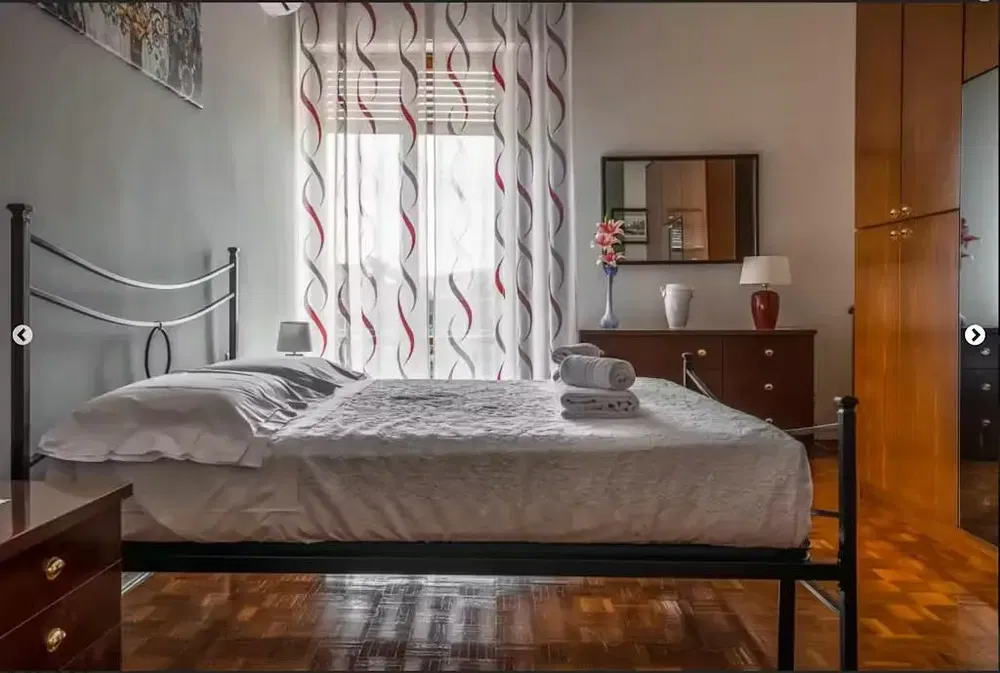 Salon; parquet, lumière naturelle, style moderne