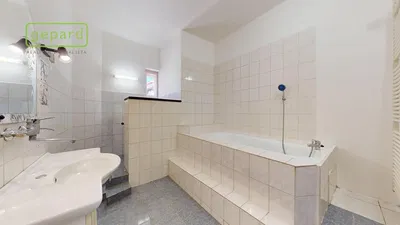 Wohnzimmer; holzboden, tageslicht, moderner stil