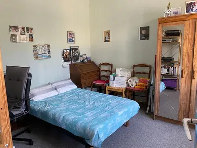 Kuchnia; sprzęt kuchenny, podłoga drewniana, światło dzienne, styl nowoczesny