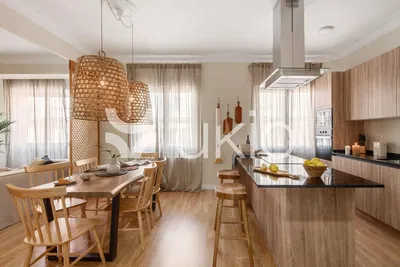 Küche; küchengeräte, holzboden, tageslicht, moderner stil