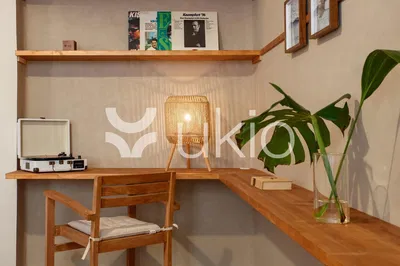 Küche; küchengeräte, holzboden, tageslicht, moderner stil