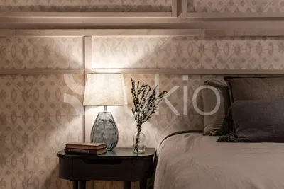 Kuchyně; kuchyňské spotřebiče, dřevěná podlaha, přirozené světlo, moderní styl