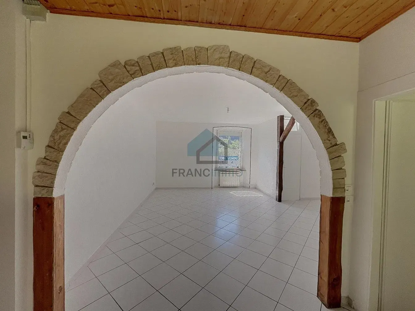 Küche; küchengeräte, holzboden, tageslicht, moderner stil