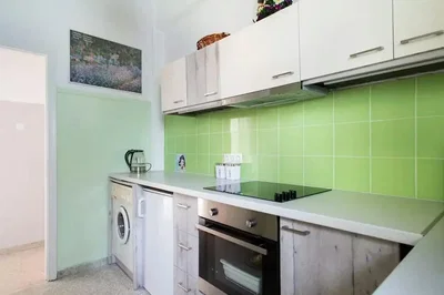 Küche; küchengeräte, holzboden, tageslicht, moderner stil