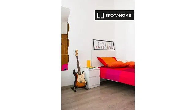 Wohnzimmer; holzboden, tageslicht, moderner stil