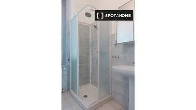 Cuisine; électroménager, parquet, lumière naturelle, style moderne