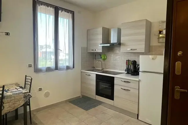 Küche; küchengeräte, holzboden, tageslicht, moderner stil