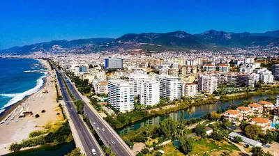 Кухня; кухненски уреди, дървен под, естествена светлина, модерен стил