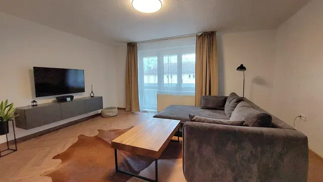 Cuisine; électroménager, parquet, lumière naturelle, style moderne