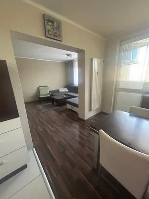 Cuisine; électroménager, parquet, lumière naturelle, style moderne