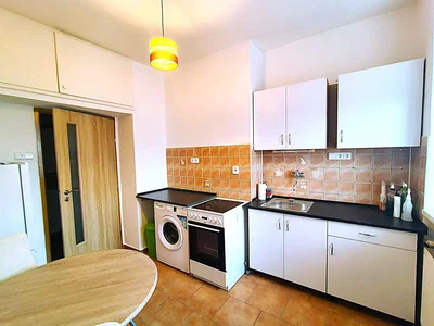 Wohnzimmer; holzboden, tageslicht, moderner stil