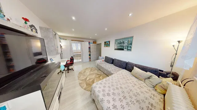 Cuisine; électroménager, parquet, lumière naturelle, style moderne