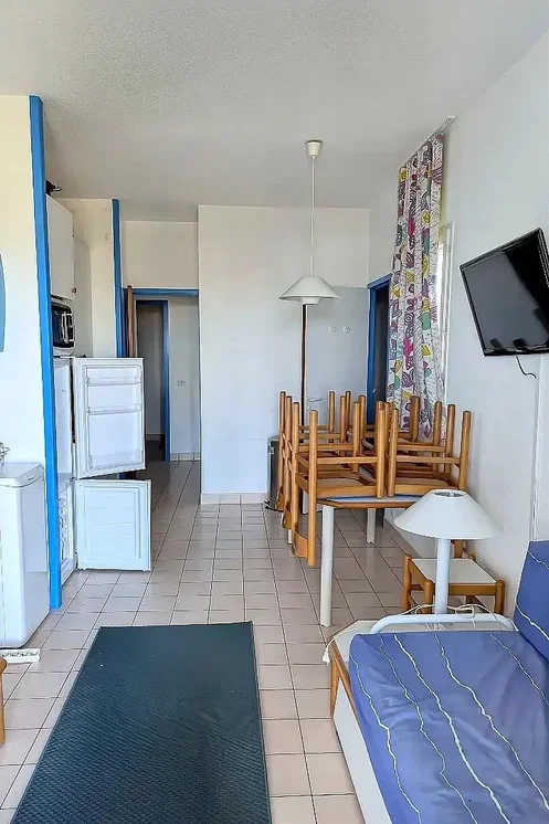مطبخ; أجهزة المطبخ, أرضية خشبية, ضوء طبيعي, أسلوب عصري