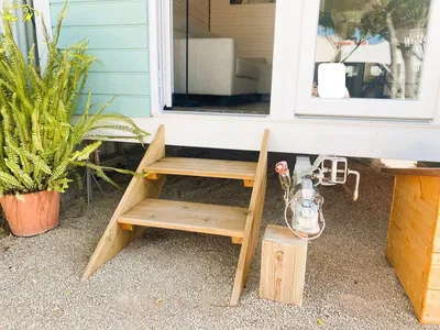 Küche; küchengeräte, holzboden, tageslicht, moderner stil