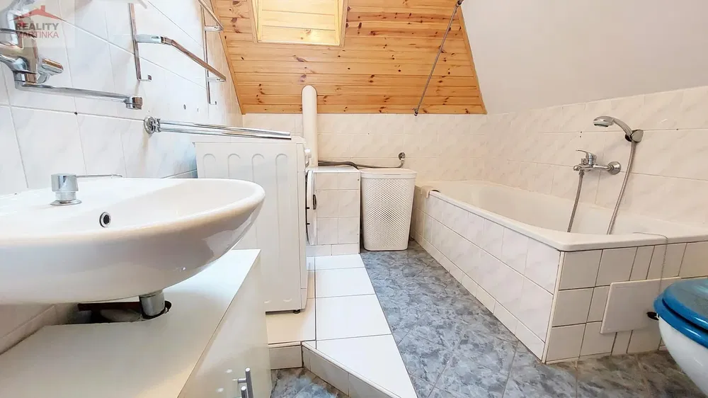 Küche; küchengeräte, holzboden, tageslicht, moderner stil