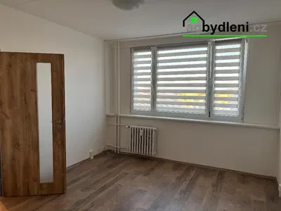 Wohnzimmer; holzboden, tageslicht, moderner stil