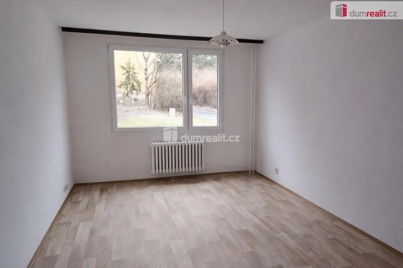 Cucina; elettrodomestici, pavimento in legno, luce naturale, stile moderno