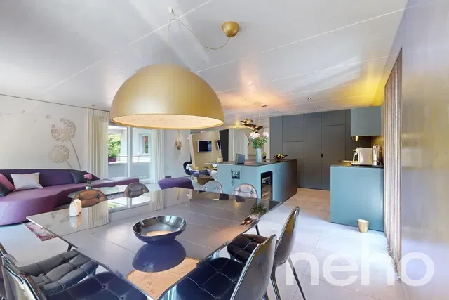 Küche; küchengeräte, holzboden, tageslicht, moderner stil