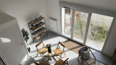 Living room; wood floor, natural light, modern style
