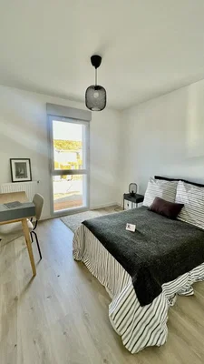 Living room; wood floor, natural light, modern style