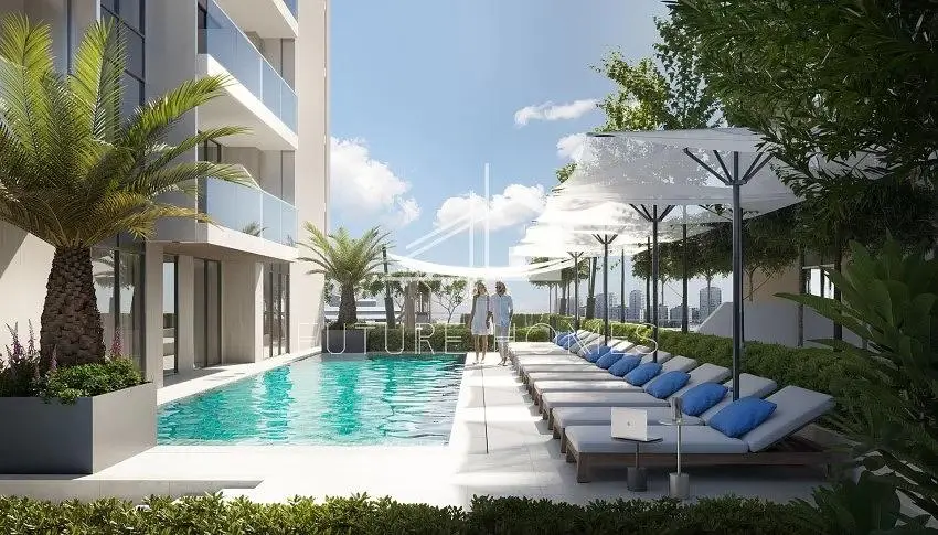 Cozinha; eletrodomésticos, chão de madeira, luz natural, estilo moderno