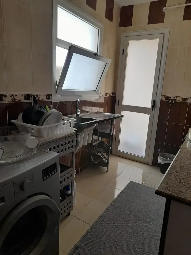 Küche; küchengeräte, holzboden, tageslicht, moderner stil