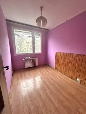 Кухня; кухненски уреди, дървен под, естествена светлина, модерен стил