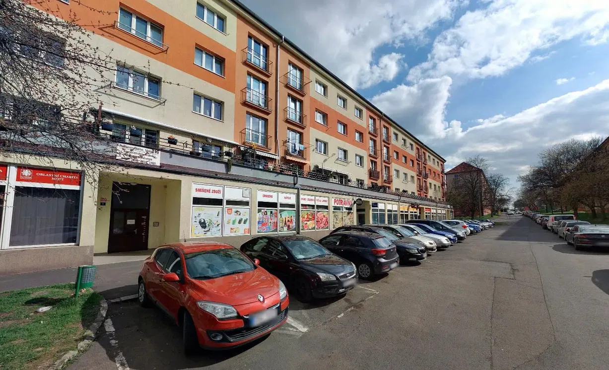 Küche; küchengeräte, holzboden, tageslicht, moderner stil