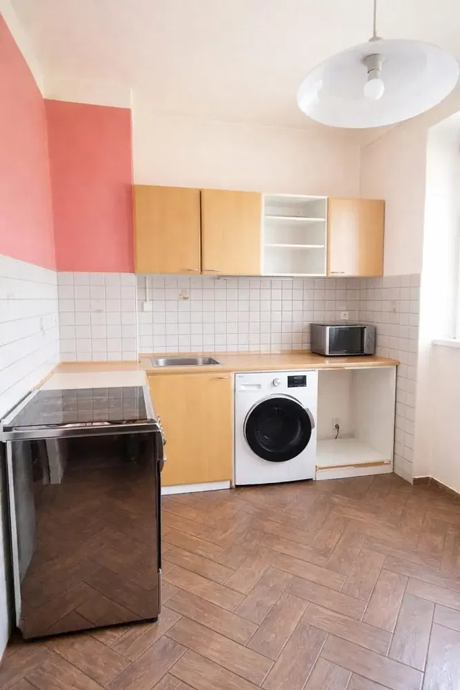 Küche; küchengeräte, holzboden, tageslicht, moderner stil