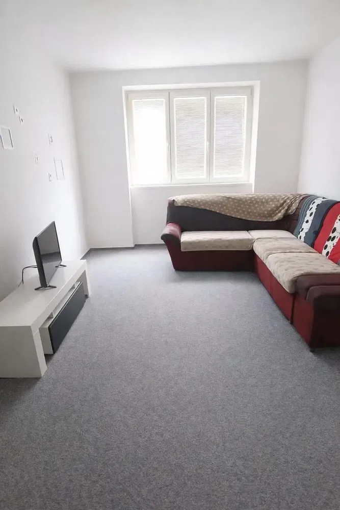 Küche; küchengeräte, holzboden, tageslicht, moderner stil