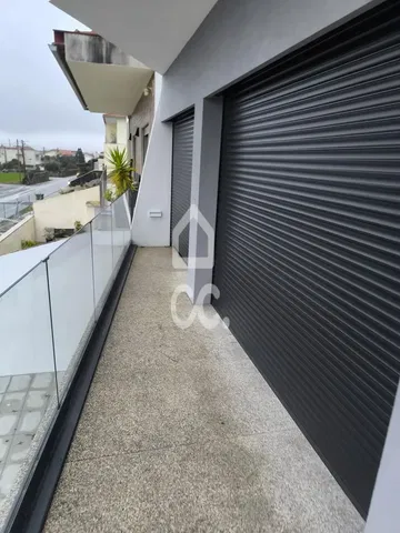 Küche; küchengeräte, holzboden, tageslicht, moderner stil