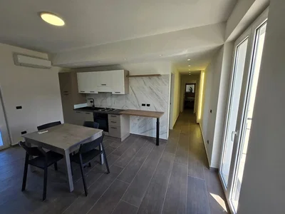 Living room; wood floor, natural light, modern style