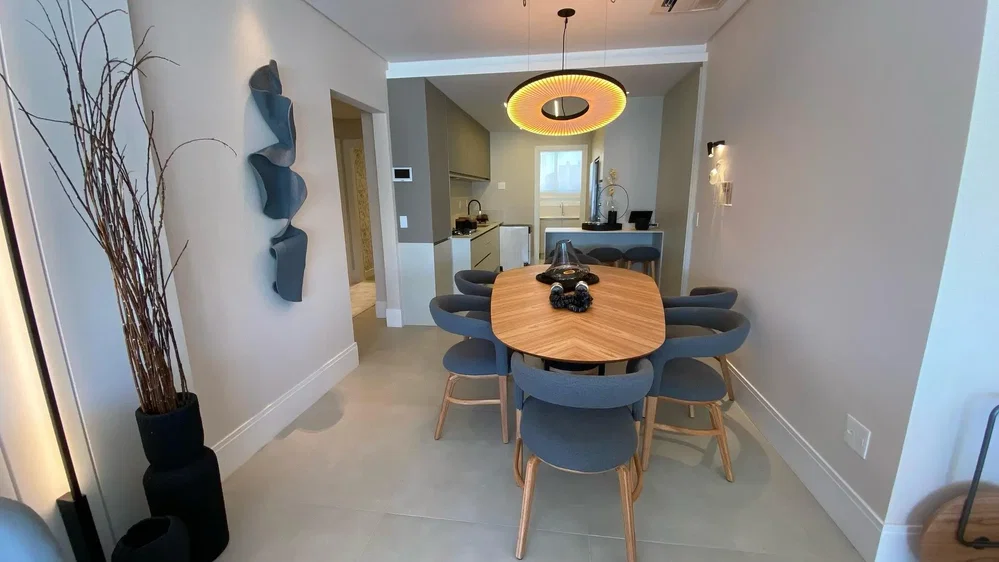 Cuisine; électroménager, parquet, lumière naturelle, style moderne