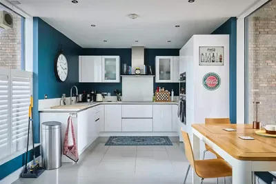 Cocina; electrodomésticos, suelo de madera, luz natural, estilo moderno